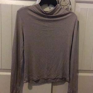 🎀BUY 2 for $20!🎀 H&M mock neck top in taupe